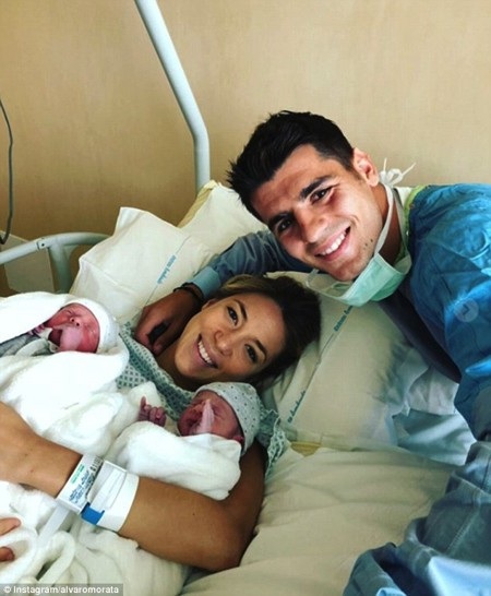 Bà xã xinh đẹp là nguồn sức mạnh giúp Morata “nổ súng” trở lại? - 3 Morata khiến nhiều người ngưỡng mộ với vợ đẹp, con xinh