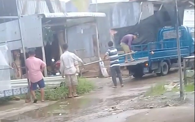 Chánh văn phòng Huyện ủy “mượn” xe công làm việc tư - 2 Chánh văn phòng Huyện ủy “mượn” xe công làm việc tư - 2
