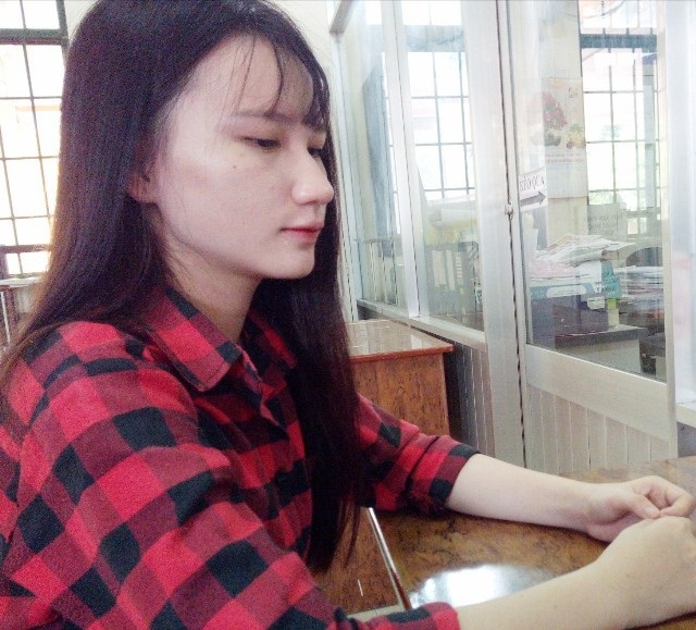 Cha mẹ chia tay, thủ khoa tỉnh Sóc Trăng chông chênh đường đến giảng đường ĐH - 1
Em Võ Tiểu Thanh rất lo lắng cho những ngày sắp tới vào đại học.