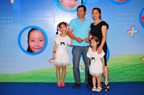 NSƯT Quang Thắng: “Tôi mà đóng cảnh “nóng” là đạo diễn phải bán nhà trả nợ” - 2 Quang Thắng rất hiếm khi đưa vợ và các con đến những sự kiện đông người.