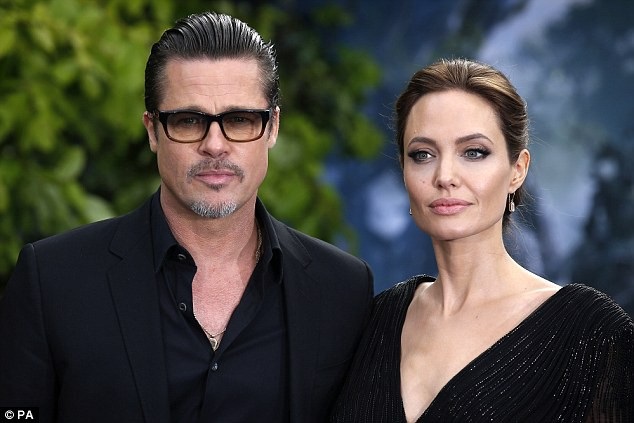 
Angelina Jolie lặng im trước tin đồn vụ ly dị giữa cô và Brad Pitt đang trở nên rắc rối và khó giải quyết.
