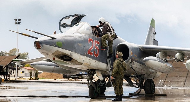 Nga tiêu diệt 86.000 phần tử khủng bố tại Syria - 1 Các phi công Nga chuẩn bị cất cánh máy bay chiến đấu tại căn cứ Hmeymim ở Syria (Ảnh: Sputnik)