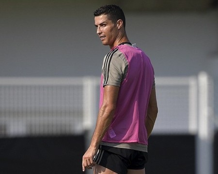 C.Ronaldo cùng gia đình bày tỏ tình yêu với Juventus - 1 C.Ronaldo đang vô cùng hạnh phúc với bến đỗ mới