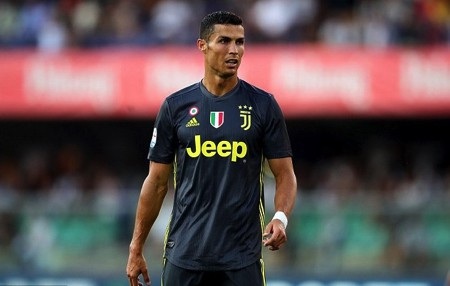 C.Ronaldo cùng gia đình bày tỏ tình yêu với Juventus - 4 Vừa ra mắt Serie A, CR7 đã dễ dàng lập kỷ lục