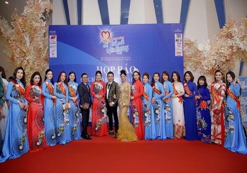 Á Hậu Thúy Anh đồng hành cùng Hành trình kết nối yêu thương - 5 Nam vương Trương Huy Hoàng - Phó chủ tịch hành trình kết nối yêu thương, Giám đốc auto Huy Hoàng cùng các đại sứ trong chương trình