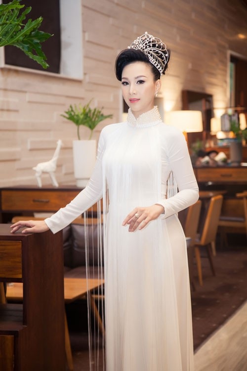 Tân hoa hậu là người mang vẻ đẹp hiện đại, năng động, dễ dàng thu hút người đối diện. Paris Vũ cho biết cô rất hãnh diện khi nhận được danh hiệu cao nhất của cuộc thi. Với cô, đây là cơ hội để xây dựng hình ảnh cá nhân. Đồng thời, thực hiện những dự án từ thiện của mình trên cương vị một hoa hậu.