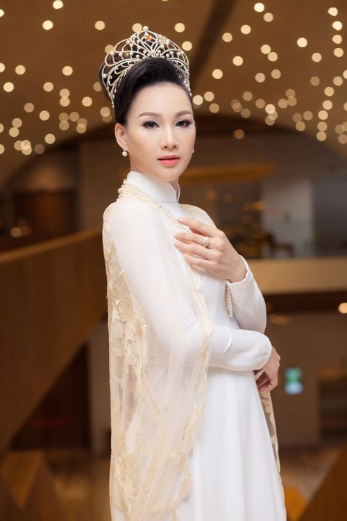 “Danh hiệu hoa hậu giúp tôi tự tin hơn khi trở lại với các hoạt động giải trí. Đây cũng là dịp để tôi có thể thực hiện các dự án từ thiện, chung tay cùng các hoạt động xã hội mà bấy lâu mong muốn. Cũng nhờ danh hiệu, sắp tới tôi sẽ cùng ban tổ chức và NTK Nhật Dũng tham gia buổi từ thiện, trao quà cho các em nhỏ kém may mắn nhân dịp trung thu. Hi vọng, sắp tới, tôi sẽ có nhiều cơ hội chung tay cùng các tổ chức thiện nguyện”, hoa hậu tâm sự.