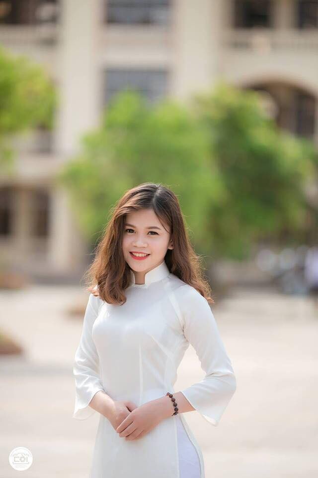 Gặp gỡ cô bạn xinh xắn, vừa học giỏi vừa kinh doanh thành công - 1
Trinh Trần tên thật là Trần Thị Trinh , sinh năm 1999 - Sinh viên khóa 11 - chuyên ngành Tâm lý học giáo dục Học viện quản lý giáo dục.