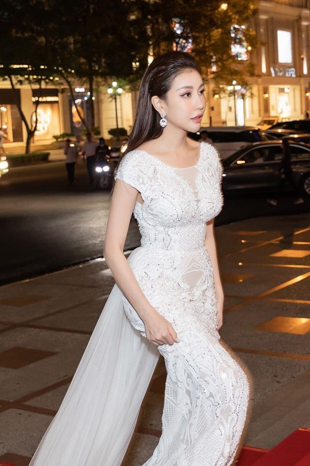 Hoa hậu Lam Cúc rạng ngời đêm tôn vinh “Nữ doanh nhân Sắc- Tâm- Tài 2018” - Ảnh 2. Hoa hậu Lam Cúc rạng ngời đêm tôn vinh “Nữ doanh nhân Sắc- Tâm- Tài 2018” - Ảnh 2.