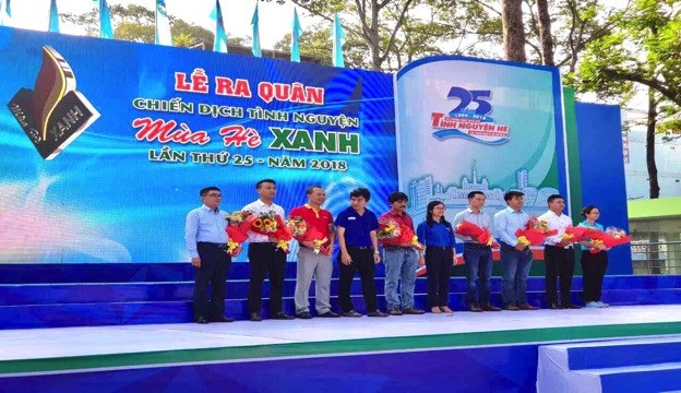 Sau gần một tháng triển khai, các “chiến sĩ” áo đỏ VinMart & VinMart+ cùng bạn trẻ Thanh niên tình nguyện đã có mặt tại hơn 11 quận huyện Hà Nội, 12 quận TP.HCM và 10 tỉnh thành trên toàn quốc, triển khai hàng loạt các hoạt động có ý nghĩa lớn cho cộng đồng.