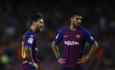 Vợ Messi và Luis Suarez cùng “đọ” nhan sắc giữa biển khơi - 4 Messi và Suarez thì vẫn luôn là vũ khí sắc bén trên hàng công Barca