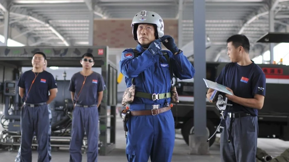 Ông Tập Cận Bình "phá lệ", thăng hàm một loạt tướng trẻ - 2
Ông Chang Dingqiu, 51 tuổi, được coi là một trong những ngôi sao đang lên của quân đội Trung Quốc. (Ảnh: Tân Hoa Xã)