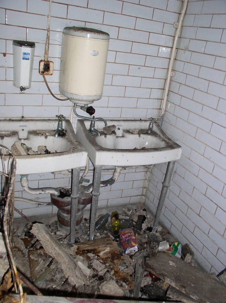Hành trình “lột xác” thần kỳ của toilet công cộng trở thành căn hộ trong mơ - 5