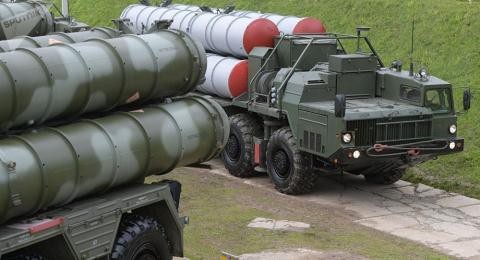 Trừng phạt mọi quốc gia mua S-400, Mỹ bất lực? - 2
Hệ thống phòng thủ S-400 của Nga đắt như tôm tươi ngay cả khi chưa khai hoả trên chiến trường
