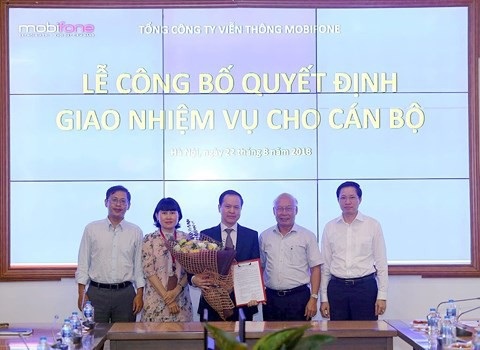 MobiFone có người phụ trách vị trí Tổng giám đốc thay ông Cao Duy Hải - 1 Lễ công bố ông Nguyễn Đăng Nguyên được giao phụ trách chức vụ Tổng giám đốc MobiFone.