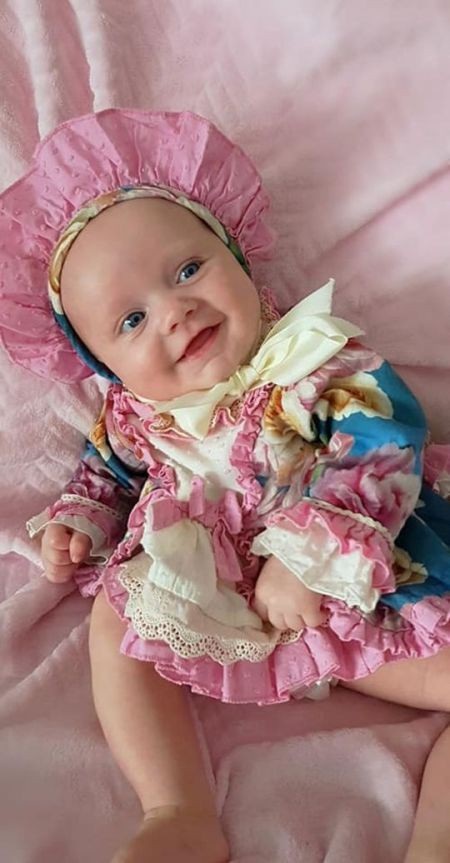 Đau đẻ mà cứ ngỡ bị táo bón, mẹ sinh con trong nhà vệ sinh - 3 Bé Desirae là một bất ngờ hạnh phúc cho gia đình