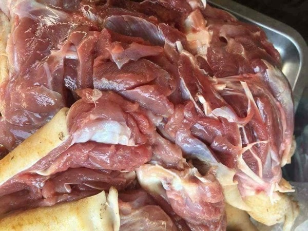 Đà điểu giá rẻ từ 90.000 đồng/kg thực chất là thịt gì? - 2
Loại thịt giá rẻ đang bày bán tràn lan trên thị trường liệu có phải thịt đà điểu?