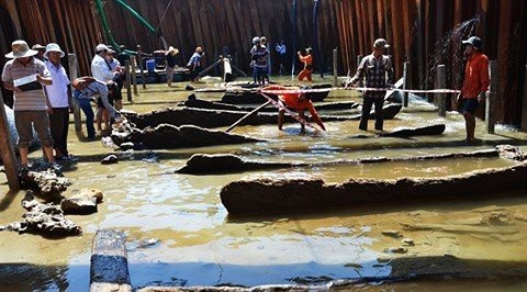Tìm kho báu cổ dưới đáy biển Quảng Ngãi: Rùng mình vớt cổ vật, chạm tay phải thần giữ của - 3 Phần đáy của con tàu cổ thế kỷ 13 phát hiện tại xã Bình Châu