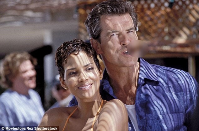 Pierce Brosnan (xuất hiện cùng nữ diễn viên Halle Berry trong “Die Another Day”) cho rằng nhân vật Điệp viên 007 giờ đây không còn sự hài hước, bông lơn nữa.