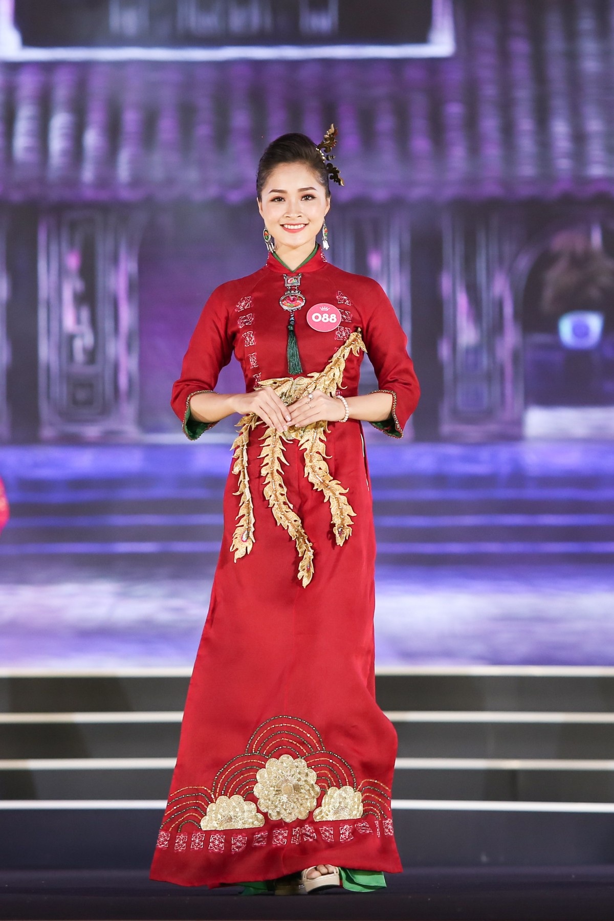 Hoa hậu Bùi Bích Phương diện đầm trễ ngực, “át” cả sự gợi cảm của đàn em - Ảnh 11. Hoa hậu Bùi Bích Phương diện đầm trễ ngực, “át” cả sự gợi cảm của đàn em - Ảnh 11.