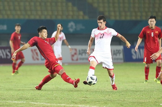Olympic Việt Nam và nỗi lo ở khâu phòng ngự từ xa - 1 Olympic Việt Nam vẫn còn điểm yếu ở khả năng phòng ngự từ xa (ảnh: Huyền Trang)