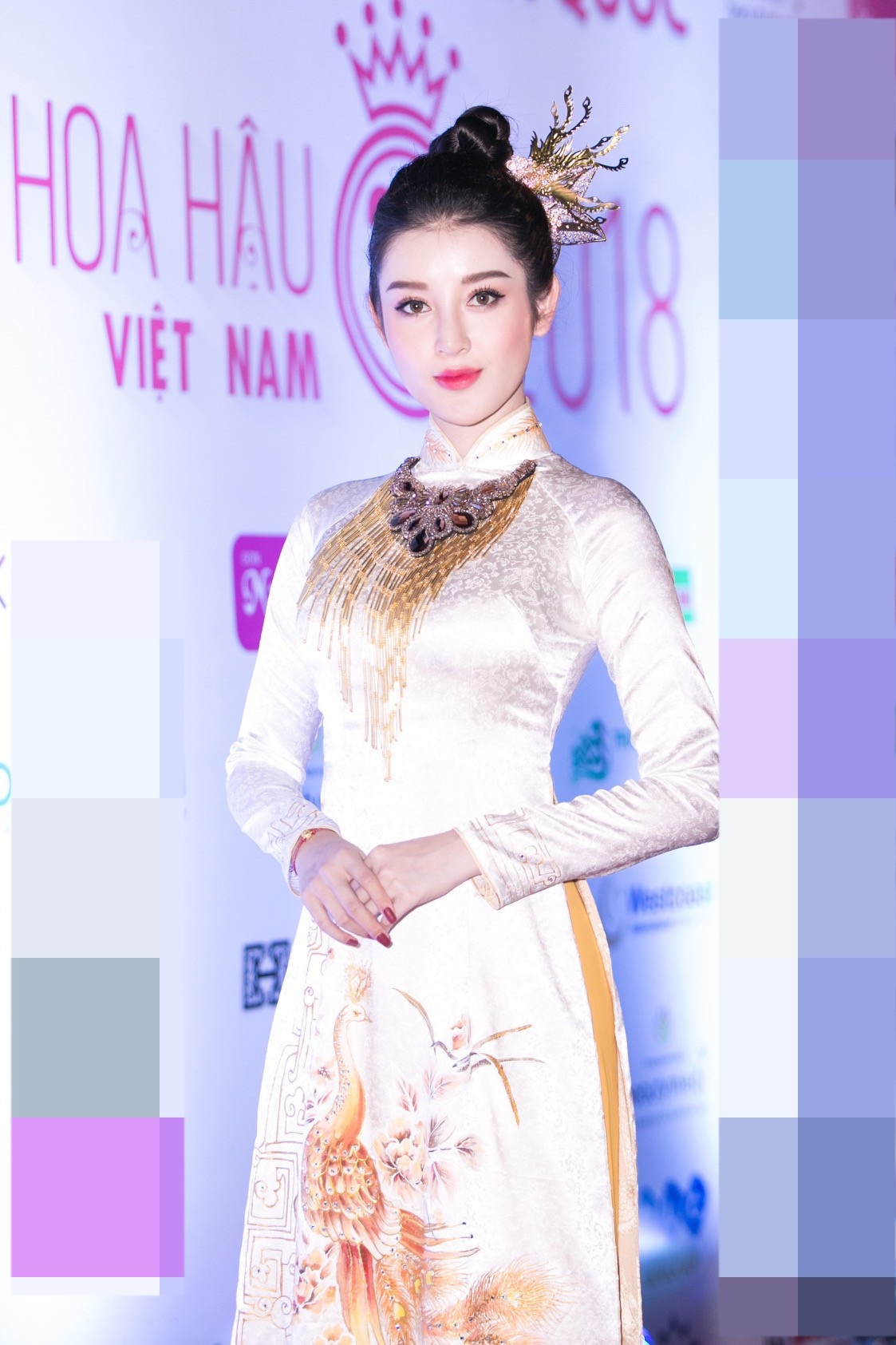 Hoa hậu Bùi Bích Phương diện đầm trễ ngực, “át” cả sự gợi cảm của đàn em - Ảnh 5. Hoa hậu Bùi Bích Phương diện đầm trễ ngực, “át” cả sự gợi cảm của đàn em - Ảnh 5.