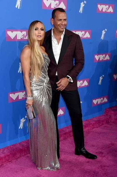 Jennifer Lopez khoe dáng săn chắc - 9
Ngôi sao xinh đẹp và VĐV bóng chày Alex Rodriguez hò hẹn đã gần 2 năm.