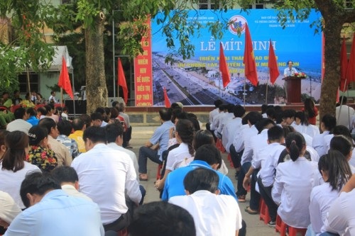 Hơn 8000 người nhiễm HIV ở Thanh Hóa - 1 Buổi mít tinh phòng chống HIV tại thị xã Sầm Sơn.