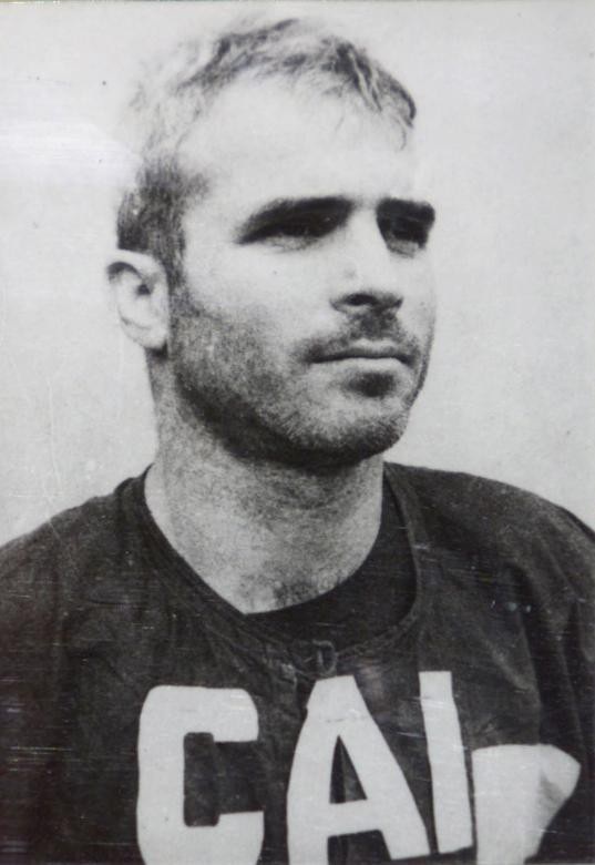 Cuộc đời thăng trầm của “người hùng nước Mỹ” John McCain - 3 Bức ảnh chụp ông McCain năm 1967 tại nhà tù Việt Nam.