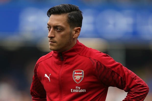 Vì sao Mesut Ozil bỗng dưng “mất tích” trong chiến thắng của Arsenal? - 1
Mesut Ozil không có tên trong danh sách đăng ký thi đấu của Arsenal ở trận gặp West Ham