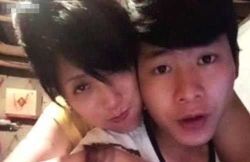 Chuyện tình "cô-cháu" chàng 19, nàng 49 tuổi gây bão dư luận - 2 Chuyện tình "cô-cháu" chàng 19, nàng 49 tuổi gây bão dư luận - 2