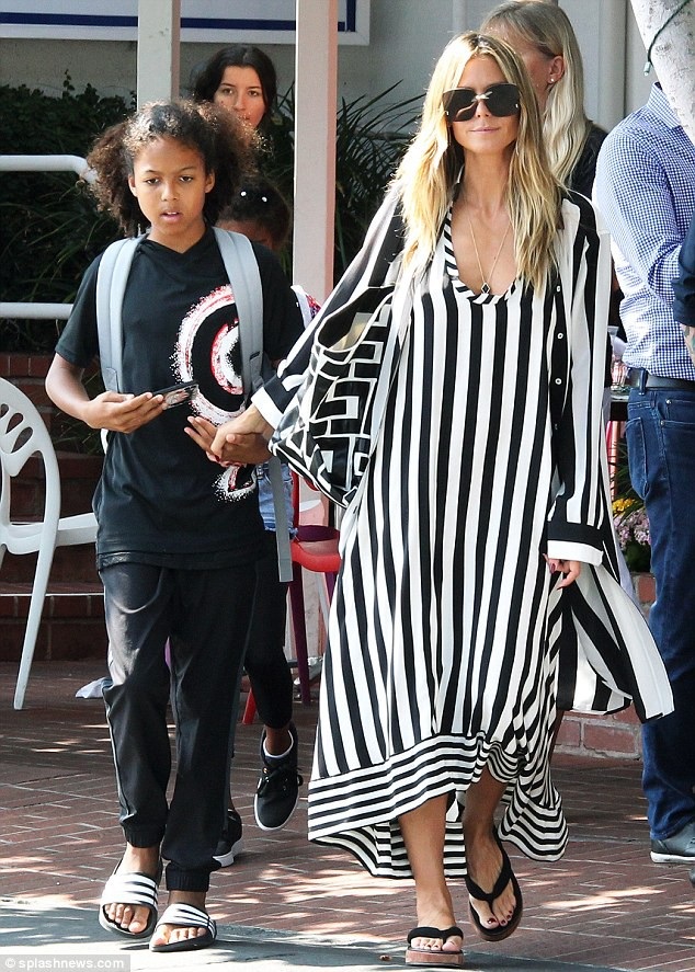 Heidi Klum tình tứ hôn bạn trai kém 17 tuổi - 3
Heidi Klum hạnh phúc và trẻ trung hơn từ khi có bạn trai mới