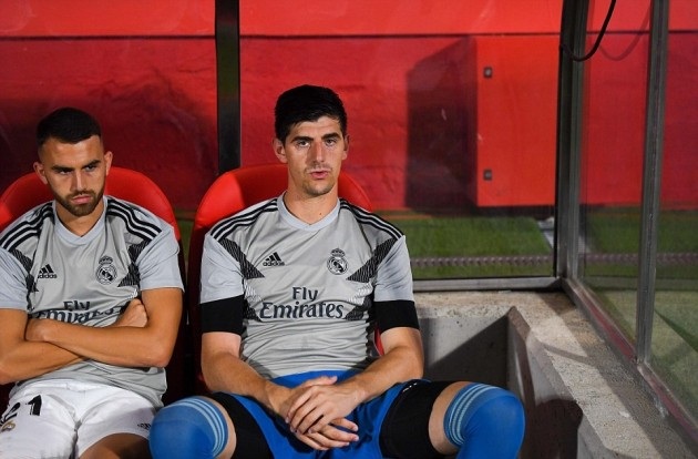 Courtois ngán ngẩm khi liên tục dự bị ở Real Madrid - 1
Courtois ngán ngẩm khi liên tục bị đầy ải trên băng ghế dự bị của Real Madrid