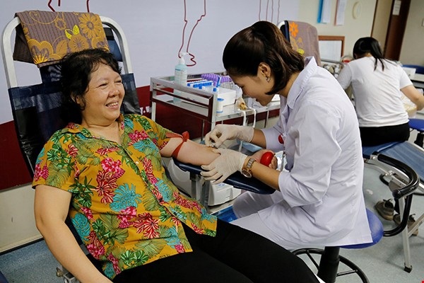 Gần 1.000 đơn vị máu cứu nguy cho hàng loạt bệnh nhân - 2 Gần 1.000 đơn vị máu cứu nguy cho hàng loạt bệnh nhân - 2