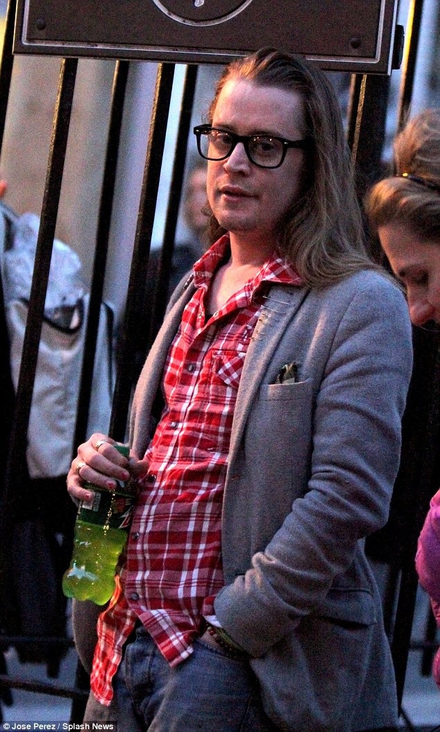 Sao “Ở nhà một mình” khỏe mạnh và hạnh phúc bên bạn gái - 5
Macaulay Culkin từng tuột dốc vì nghiện rượu và sử dụng chất gây nghiện.