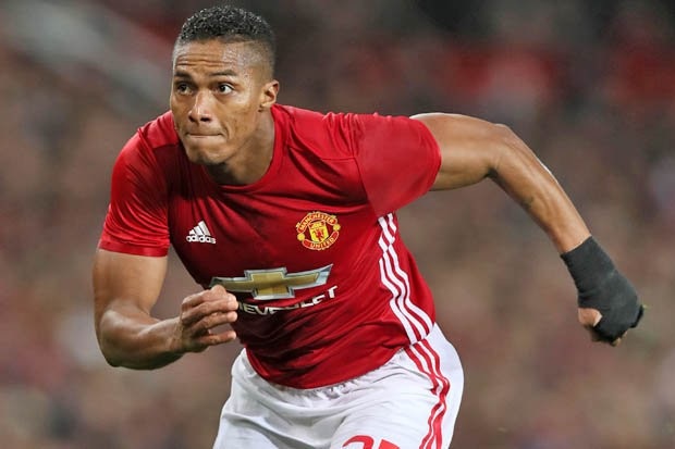 Mourinho: “Man Utd là ưu tiên hàng đầu của tôi” - 3 Antonio Valencia nhiều khả năng sẽ tham gia trận gặp Tottenham sắp tới