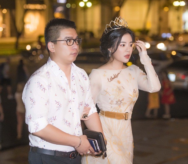 Hoa hậu Đại sứ Stella Chang được tôn vinh Top 10 Nữ doanh nhân Sắc Tâm Tài 2018 - 5 Cô xuất hiện tại sự kiện lộng lẫy như công chúa bên cạnh manager Andy Nguyễn.