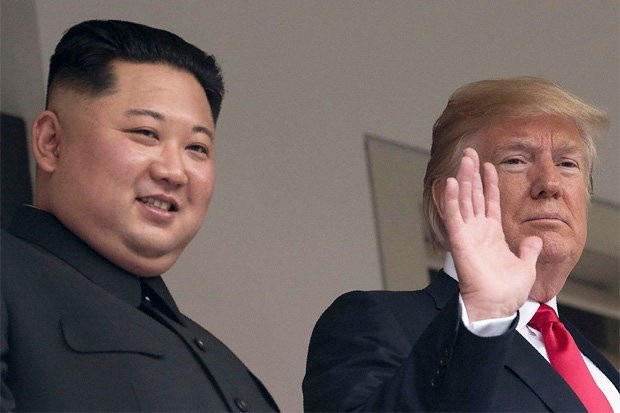 “Điềm báo” sau quyết định hủy chuyến thăm Triều Tiên của Ngoại trưởng Mỹ - 1 Tổng thống Donald Trump và nhà lãnh đạo Kim Jong-un gặp nhau tại Singapore hồi tháng 6 (Ảnh: Reuters)