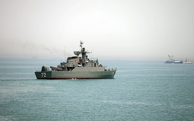 Iran tuyên bố kiểm soát hoàn toàn vùng Vịnh và eo biển Hormuz - 1
Một tàu chiến Iran ở Eo biển Hormuz (Ảnh: AP)