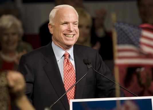 Vì sao người Mỹ yêu quý ông John McCain? - 1 Thượng nghị sĩ quá cố John McCain (Ảnh: AZR)