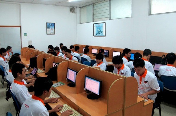 Săn nhân tài CNTT không dựa vào bằng cấp - 3
Giờ thực hành lập trình của học viên Aptech.