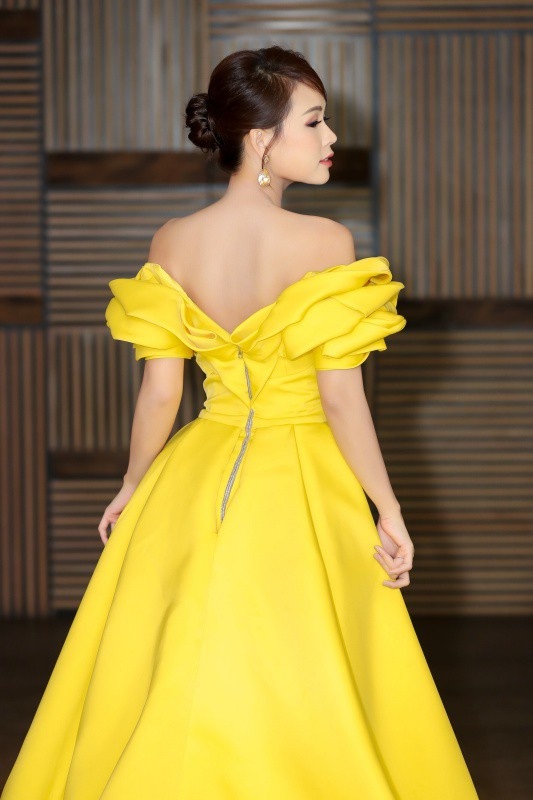 Để có vẻ ngoài luôn tươi tắn, Sam dành nhiều thời gian chăm sóc da và thể thao khi có thời gian. Sam cho biết thêm, cô từng có thời gian gặp chứng khó ngủ nên thần sắc kém tươi. Tuy nhiên hiện tại người đẹp đã tập được thói quen đi ngủ đúng giờ, hạn chế dùng mạng xã hội mỗi tối để tránh bị phân tâm. Hàng ngày, cô cũng uống nhiều nước lọc để làn da luôn căng tràn sức sống.