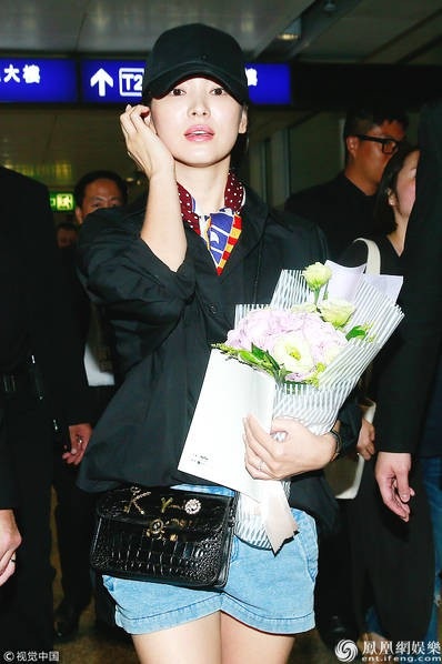 Song Hye Kyo duyên dáng và xinh đẹp tại Hồng Kong - 11 Song Hye Kyo duyên dáng và xinh đẹp tại Hồng Kong - 11