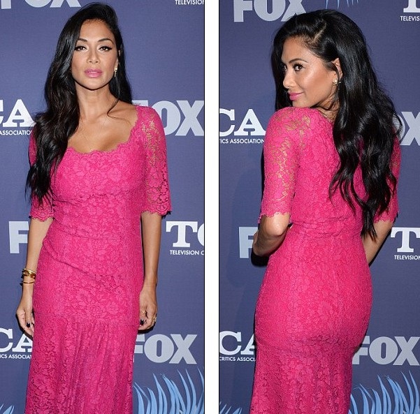 
Ngôi sao 40 tuổi diện bộ váy ren hồng trẻ trung và gợi cảm
