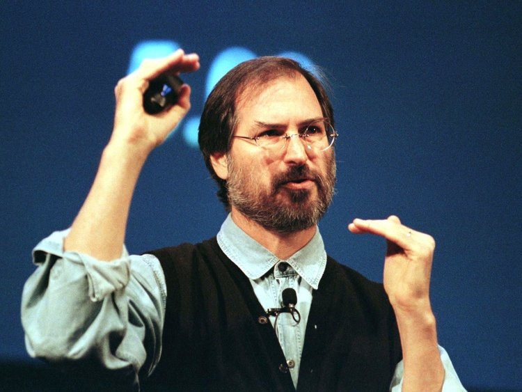 Những cột mốc của Apple trên đường trở thành "bá chủ" thế giới - 7 Steve Jobs trở lại Apple, và trở thành CEO ít lâu sau đó.