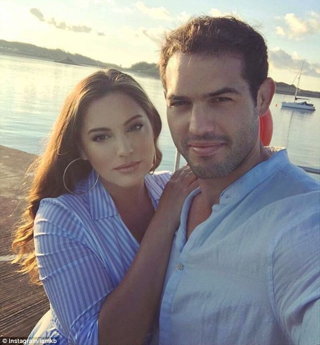 Kelly Brook tiết lộ đã sảy thai vài lần - 3
Kelly bên bạn trai hiện tại