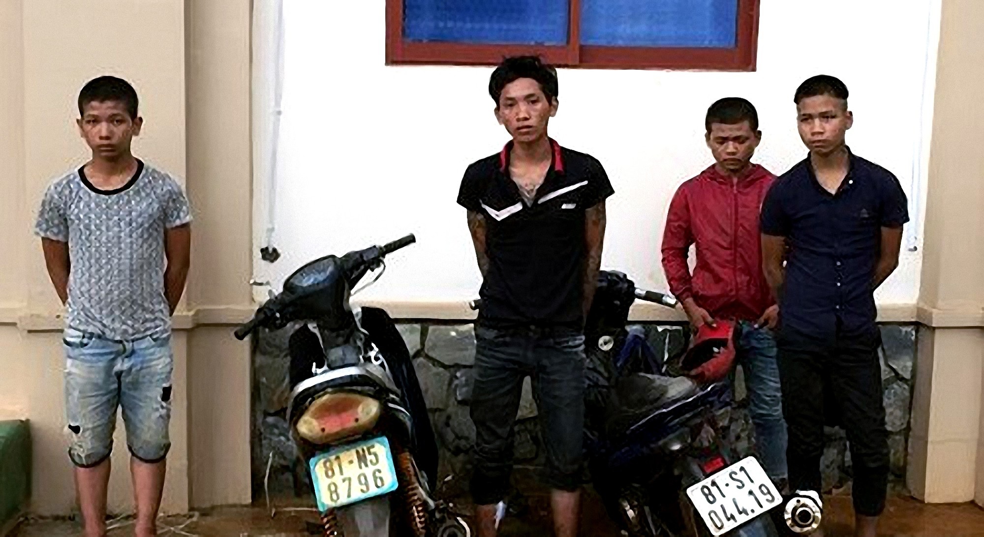 Ảnh các đối tượng cùng tang vật