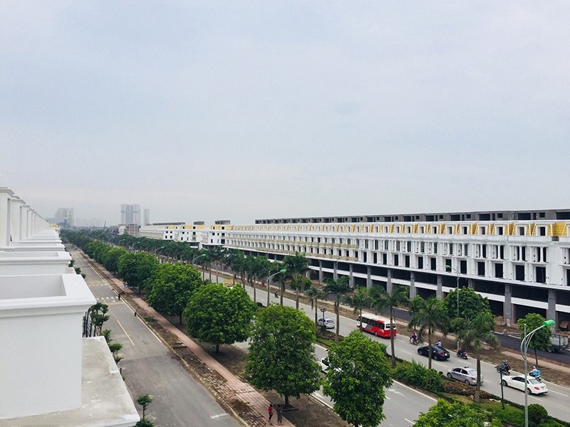 Dãy nhà phố thương mại Lê Trọng Tấn đang được khách hàng quan tâm.