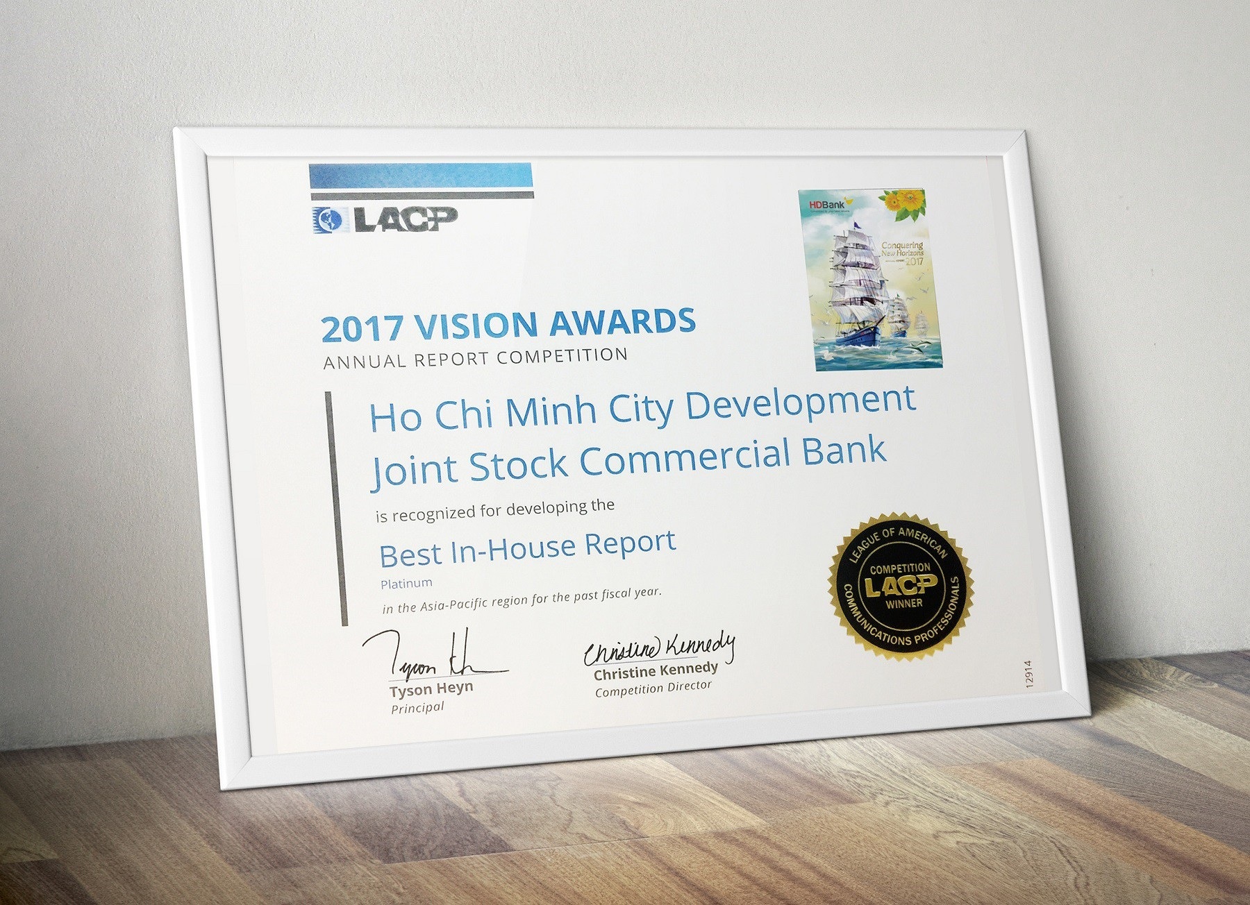 Báo cáo thường niên năm 2017 HDBank đạt giải Bạch kim của Hiệp hội truyền thông Mỹ - 2 Báo cáo thường niên năm 2017 HDBank đạt giải Bạch kim của Hiệp hội truyền thông Mỹ - 2