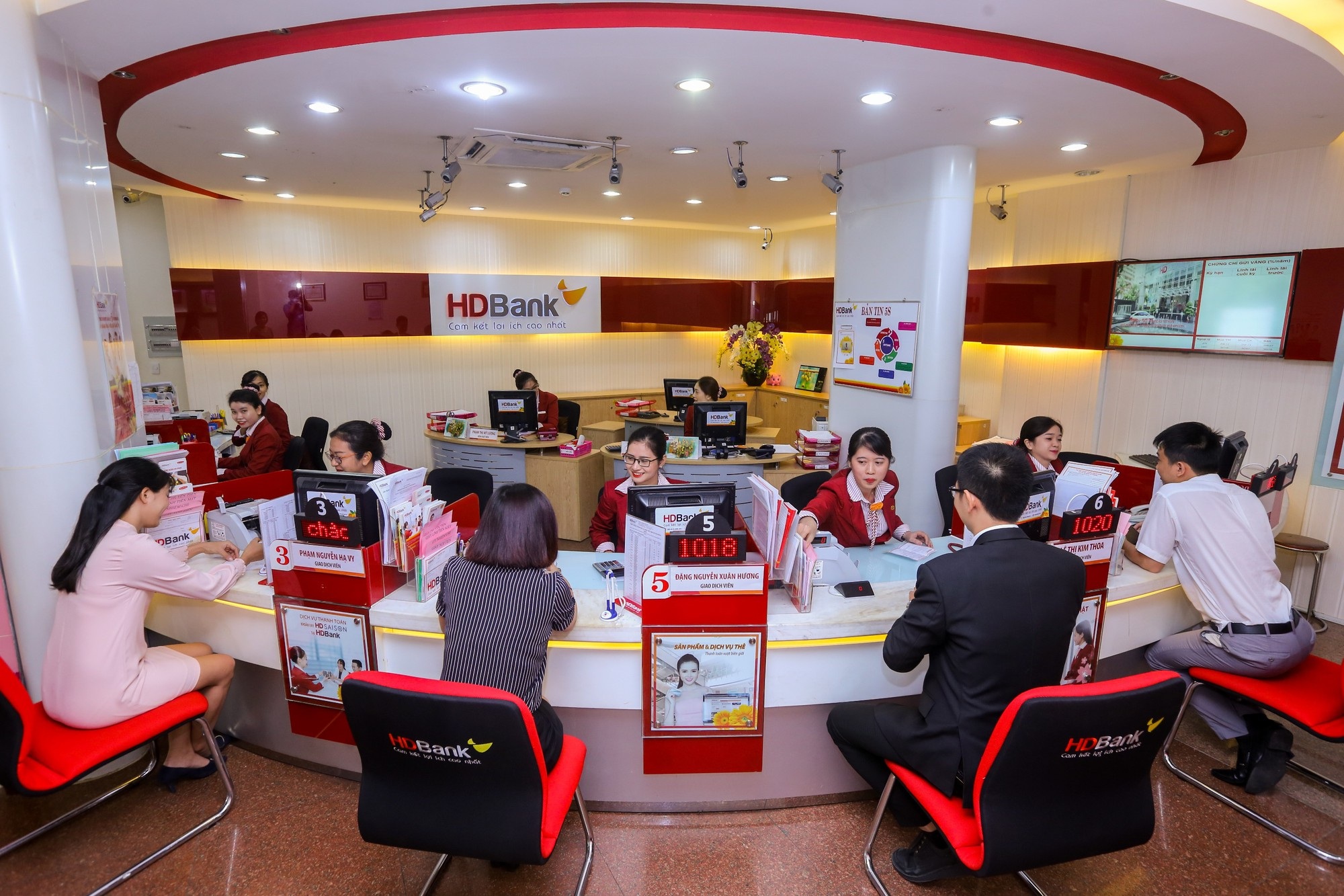 Báo cáo thường niên năm 2017 HDBank đạt giải Bạch kim của Hiệp hội truyền thông Mỹ - 3 Báo cáo thường niên năm 2017 HDBank đạt giải Bạch kim của Hiệp hội truyền thông Mỹ - 3